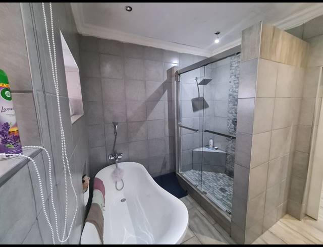 3 BEDROOM HOUSE TO LET IN VANDERBIJLPARK CW 5